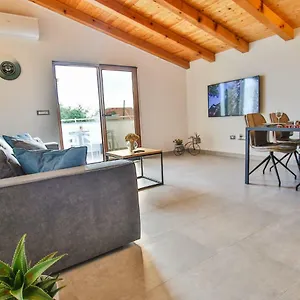 Diamond Seaview Apartment
